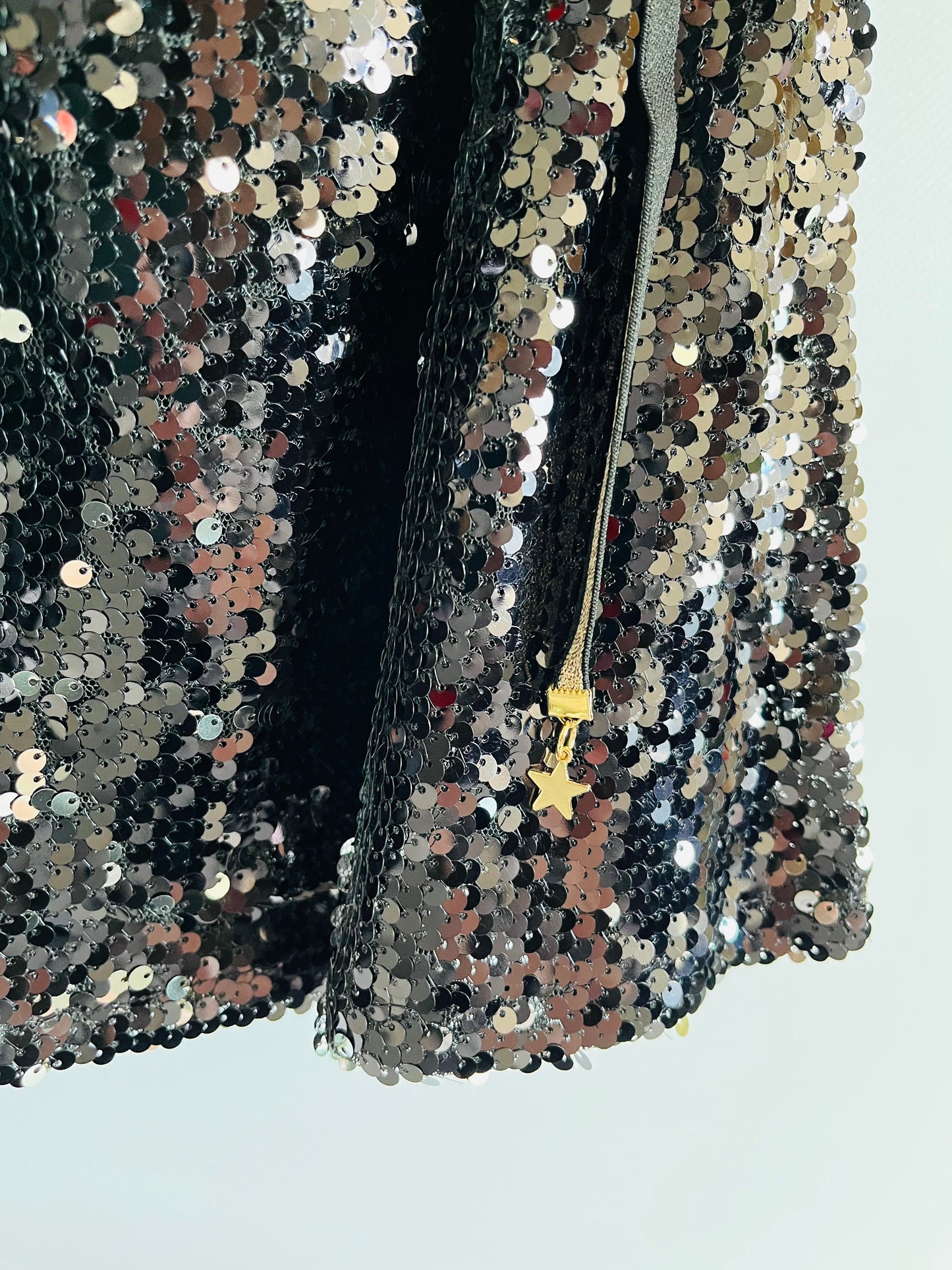 Robe à sequins noire